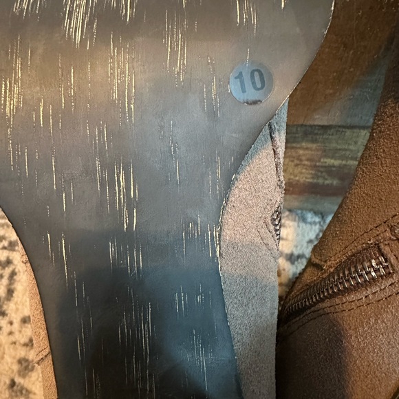 NWOT!!!!   🥰  Women’s Size 10 Nine West Booties - 4 Inch Heels - Picture 9 of 11